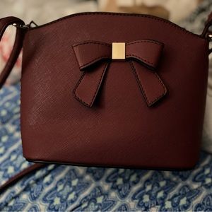 Brown leather boutique adjustable style shoulder strap purse. Simple!